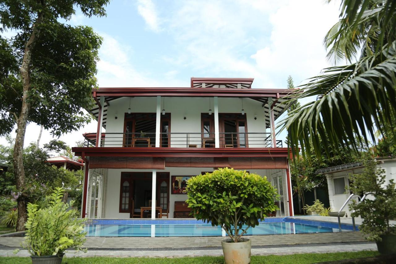 Villa A.Sms Induruwa Eksteriør billede